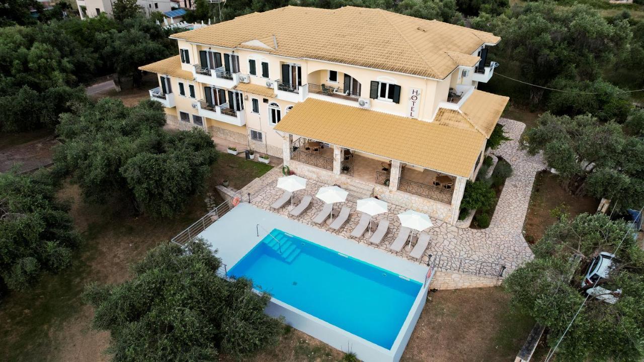 Chrisovalanto Hotel Sívota エクステリア 写真