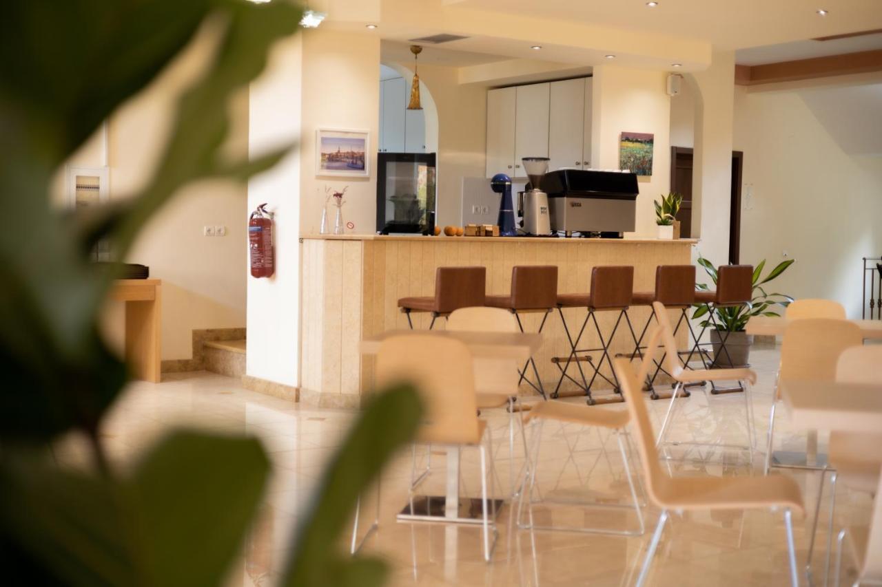 Chrisovalanto Hotel Sívota エクステリア 写真