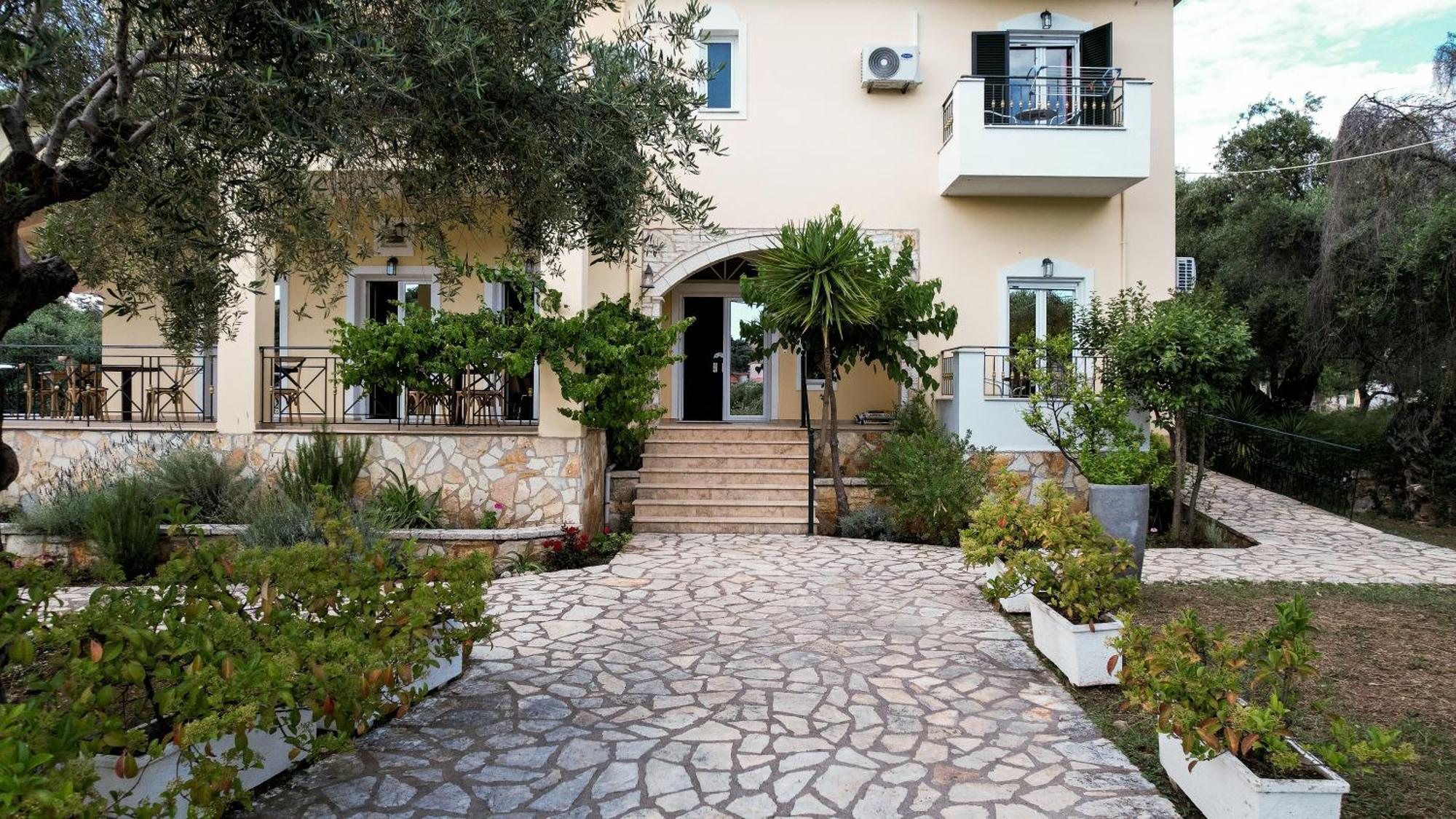 Chrisovalanto Hotel Sívota エクステリア 写真