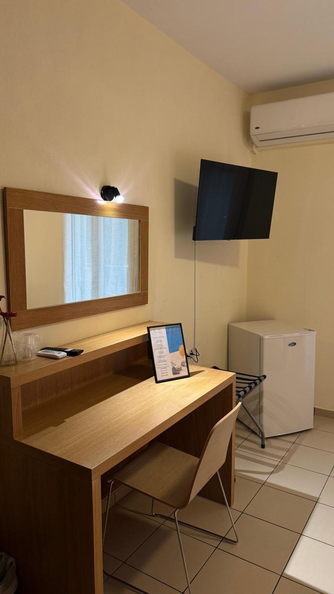 Chrisovalanto Hotel Sívota エクステリア 写真