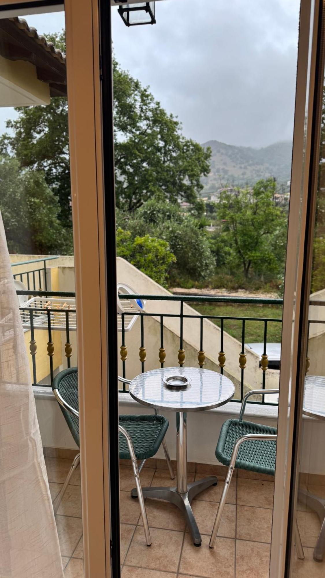 Chrisovalanto Hotel Sívota エクステリア 写真